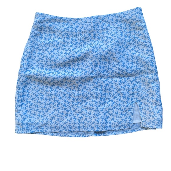 Le Lis Blue & White Daisy Floral Mini Skirt - Picture 1 of 6
